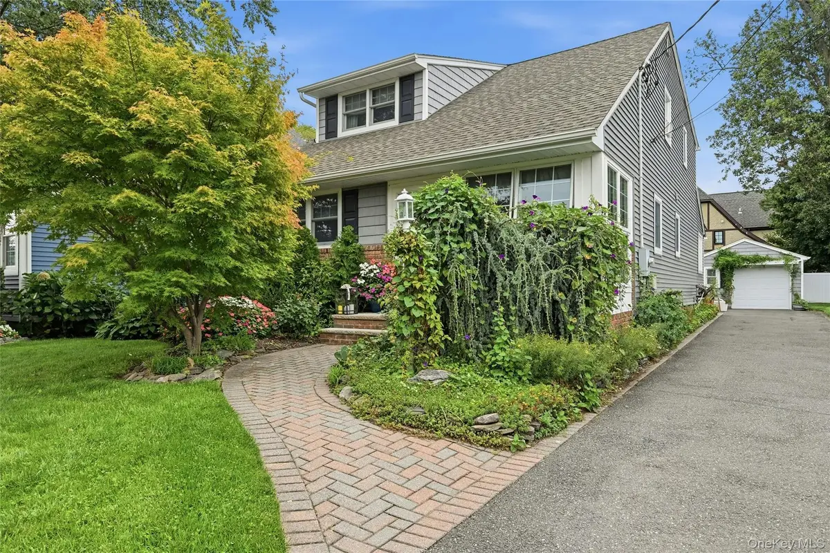 35 Reid Avenue, Rockville Centre, NY 11570 - #1