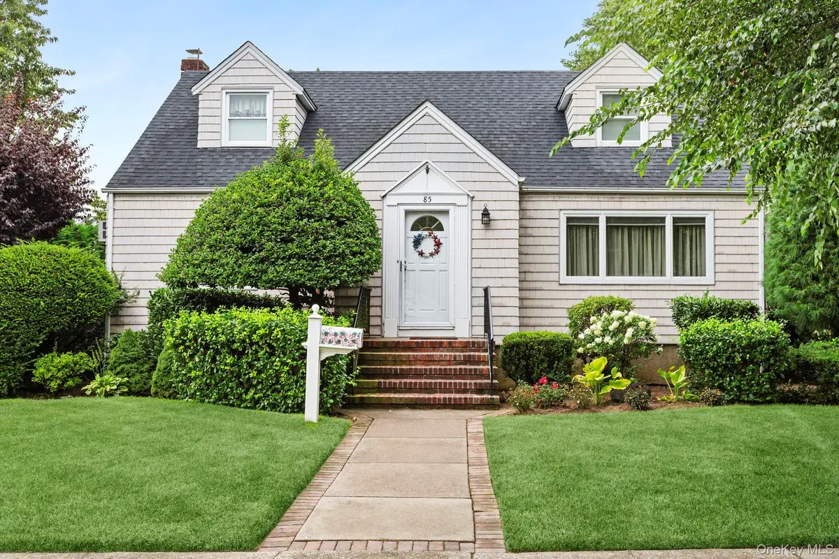 85 Woodlawn Avenue, Valley Stream, NY 11581 - #1