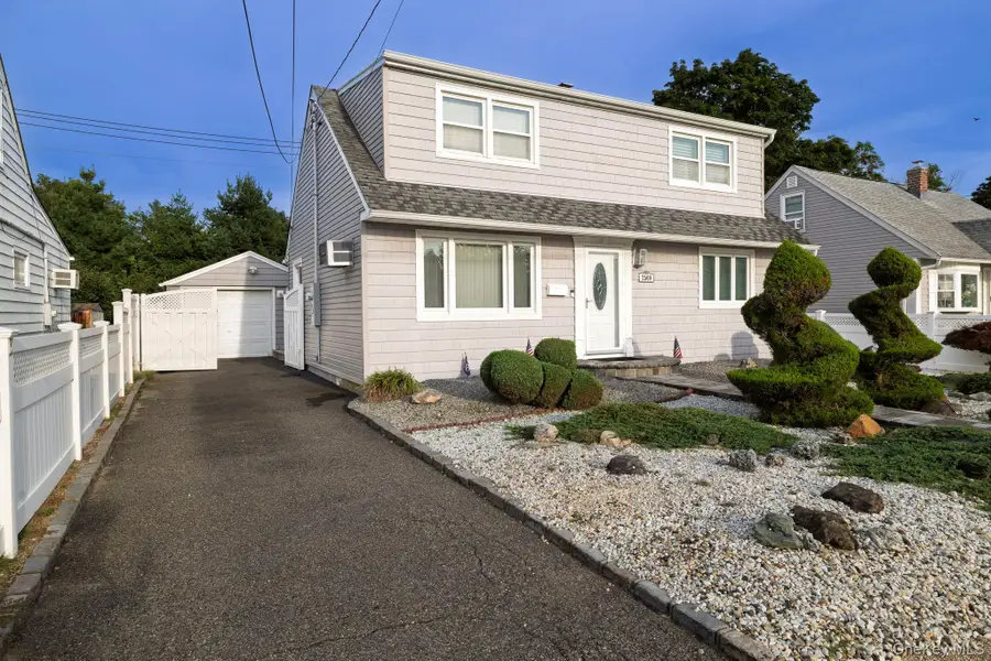2569 Wantagh Avenue, Wantagh, NY 11793 - #2