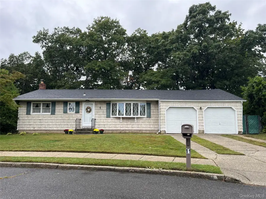 11 Whig Court, Holbrook, NY 11741 - #2