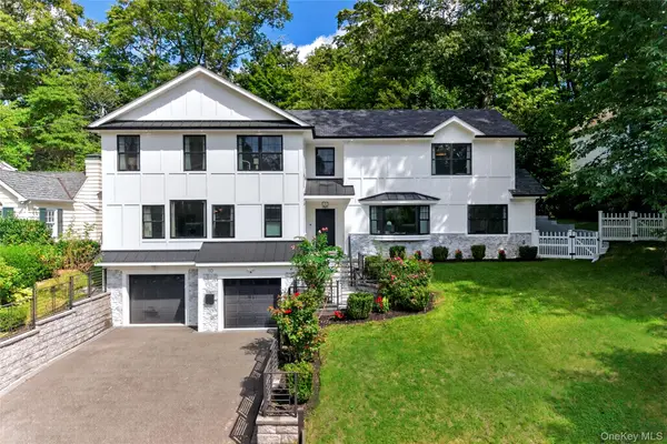 10 Chelsea Drive, Port Washington, NY 11050