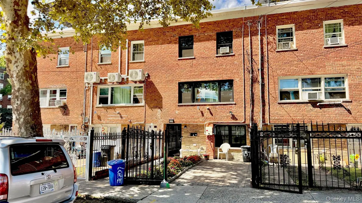 3207 Pearsall Avenue, Bronx, NY 10469 - #1