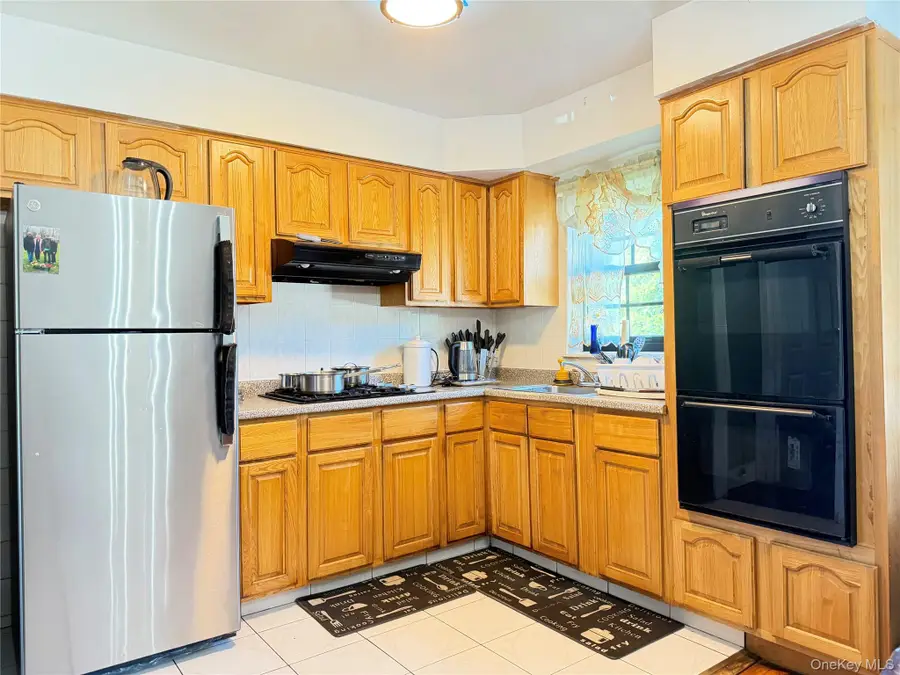 3207 Pearsall Avenue, Bronx, NY 10469 - #2