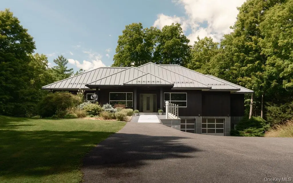 8 Sarah Court, Rhinebeck, NY 12572 - #1