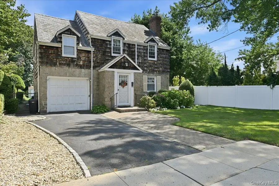 15 May Court, Rockville Centre, NY 11570 - #2