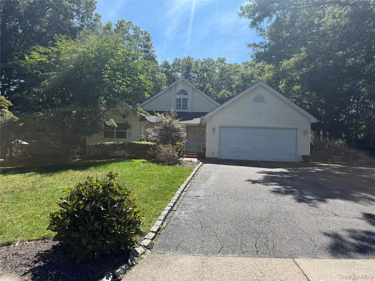 4 Thunderbird Court, Shoreham, NY 11786 - #1