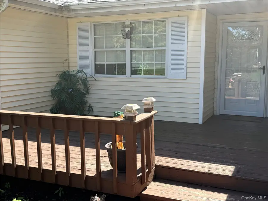 4 Thunderbird Court, Shoreham, NY 11786 - #2