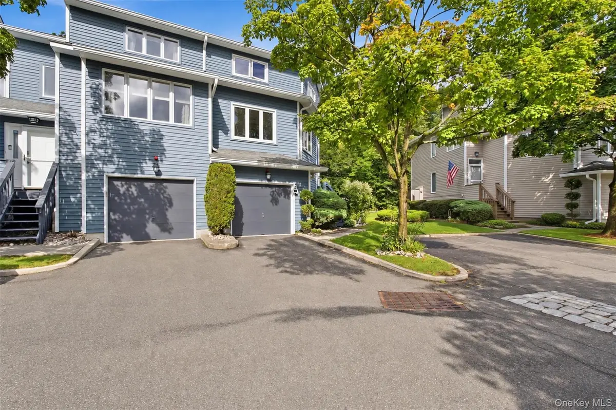 35 Village Green, Bardonia, NY 10954 - #1