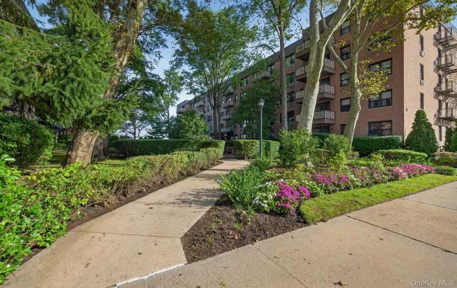 4 Birchwood Court #4G, Mineola, NY 11501 - #2
