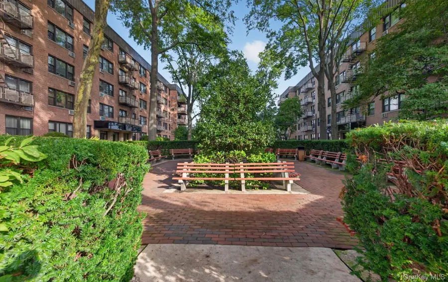 4 Birchwood Court #4G, Mineola, NY 11501 - #3