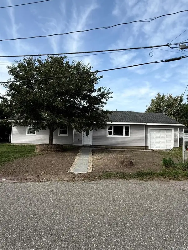 21 Astoria Road, Mastic Beach, NY 11951