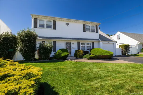 129 Arlyn Drive W, Massapequa, NY 11758