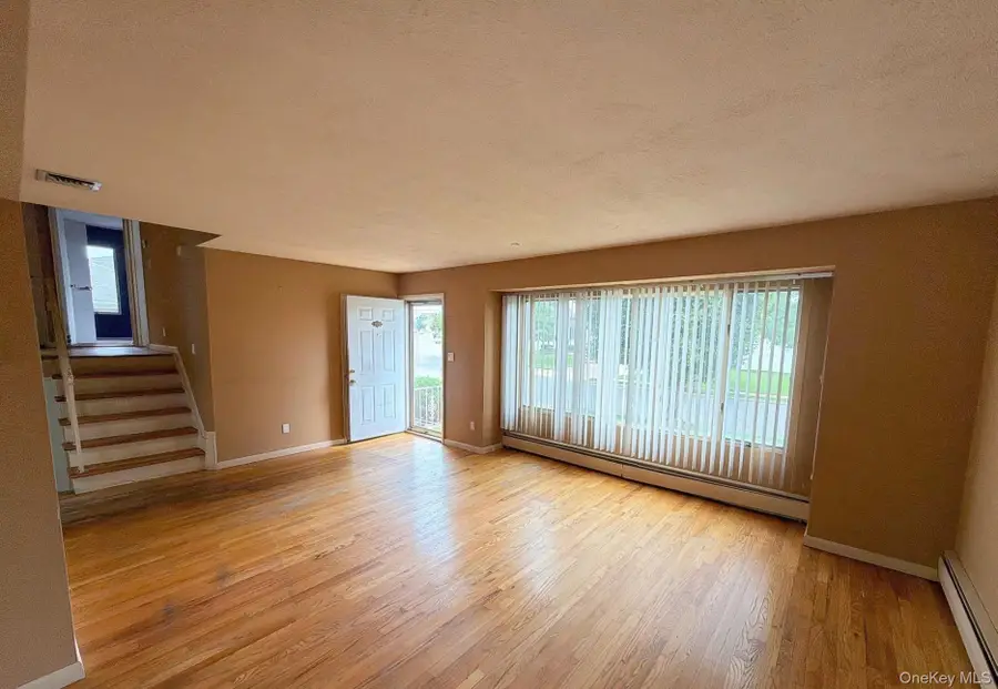 35 Eagle Lane, Farmingdale, NY 11735 - #3