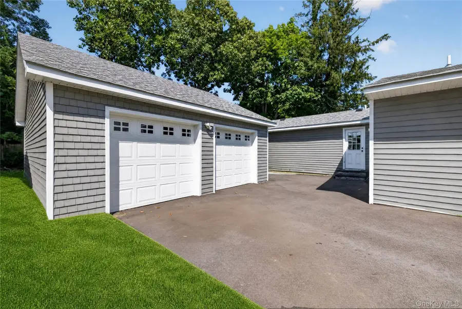 31 Rosemary Place, East Islip, NY 11730 - #3