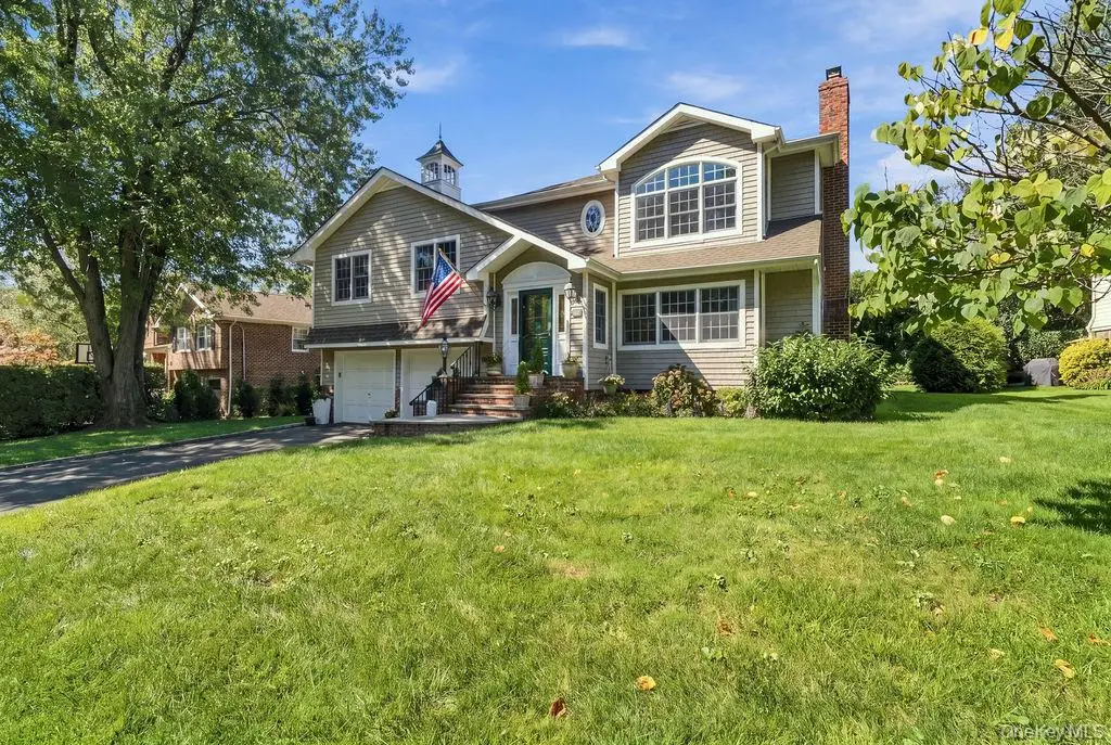 4 Bayview Circle, Manhasset, NY 11030 - #1