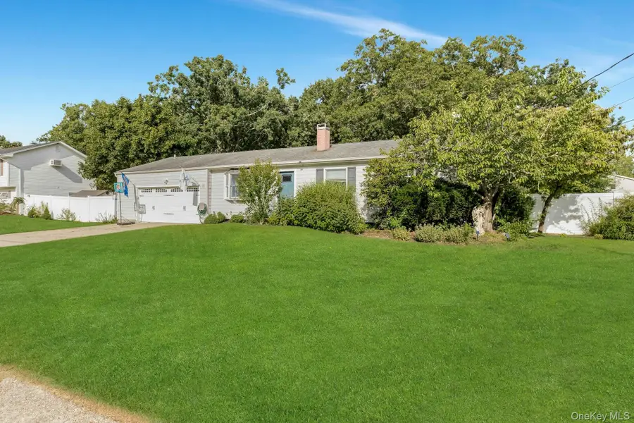 941 Montauk Avenue, Islip Terrace, NY 11752 - #2