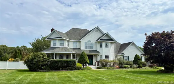 5 Old Neck Court, Manorville, NY 11949