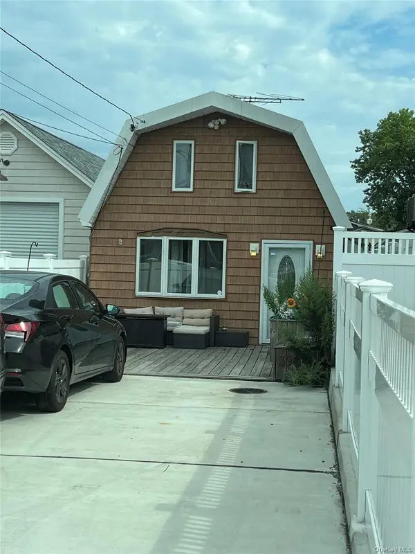 3955 South Street, Seaford, NY 11783