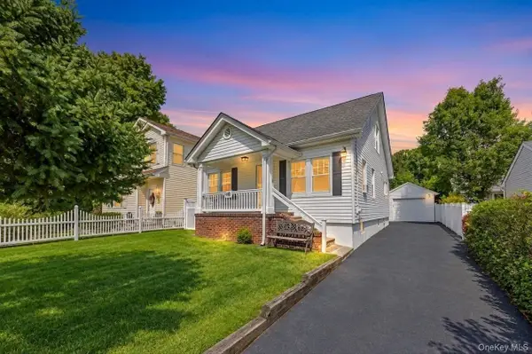 49 Collins Avenue, Kings Park, NY 11754