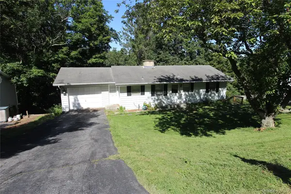 661 Warren Avenue, Thornwood, NY 10594