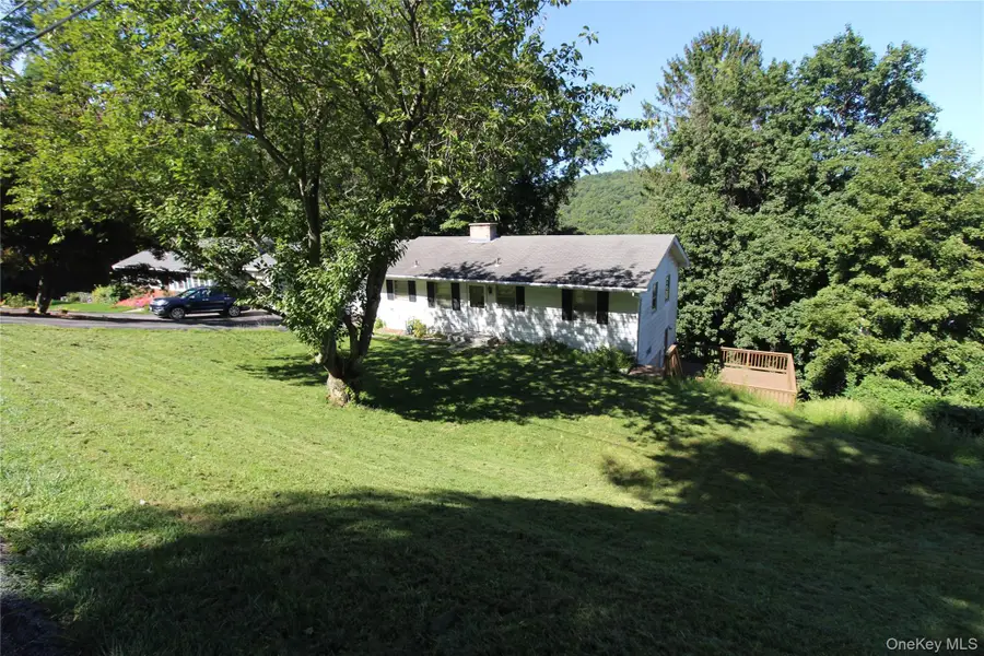661 Warren Avenue, Thornwood, NY 10594 - #3