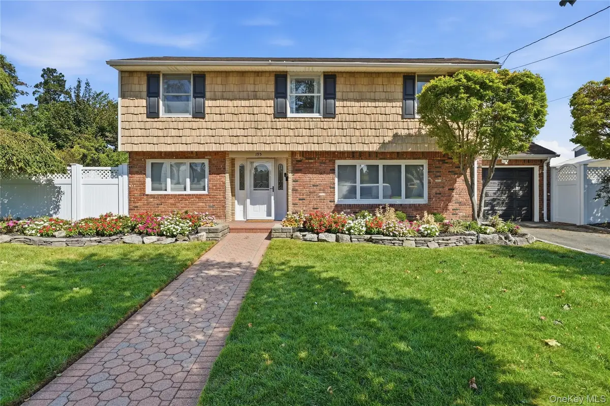 195 N Utica Avenue, Massapequa, NY 11758 - #1