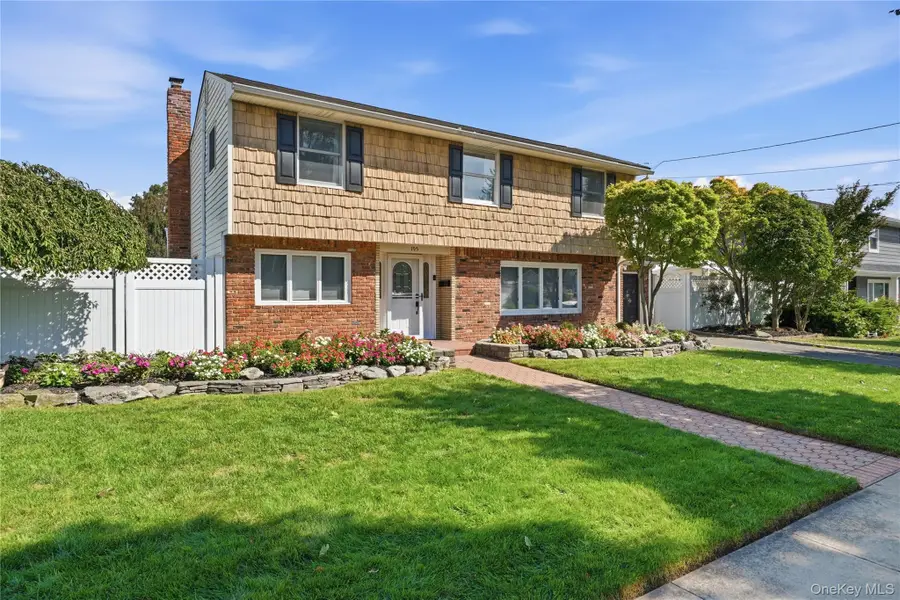 195 N Utica Avenue, Massapequa, NY 11758 - #3