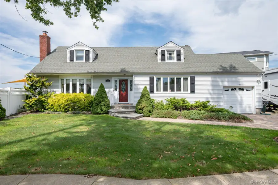 15 E Lincoln Avenue, Massapequa, NY 11758 - #2