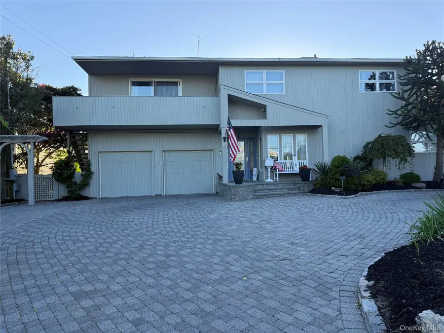 321 Grand Central Avenue, Amityville, NY 11701 - #2