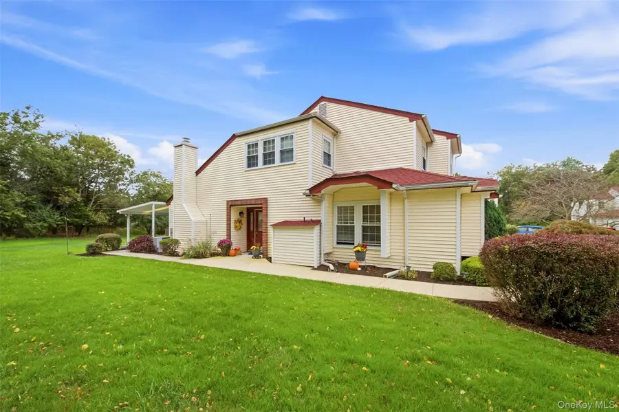 13 Hancock Court, Coram, NY 11727 - #3