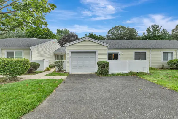 403 Cabot Court E, Saint James, NY 11780