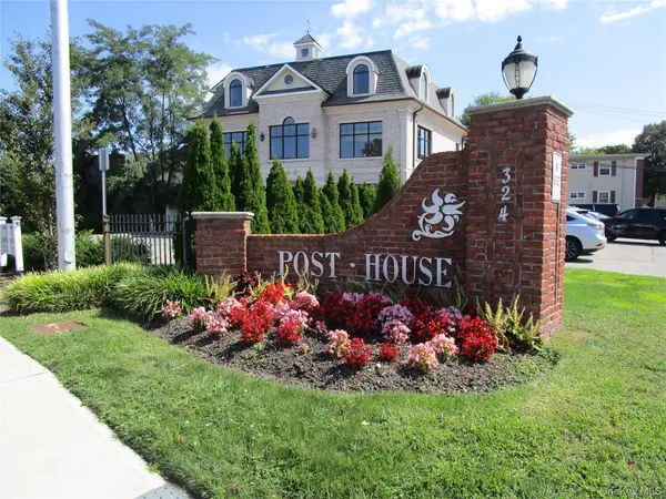 324 Post Avenue #11-I, Westbury, NY 11590