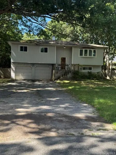 128 Blake Avenue, Bohemia, NY 11716