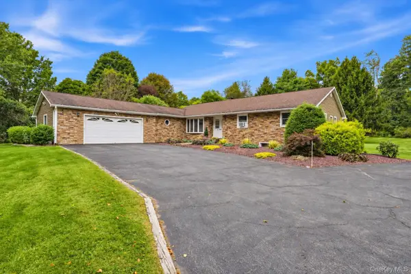 27 Bobolink Lane, Salt Point, NY 12578