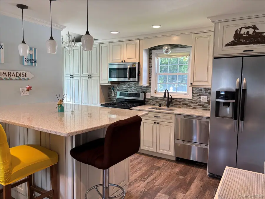 197 S 7th Street, Lindenhurst, NY 11757 - #3