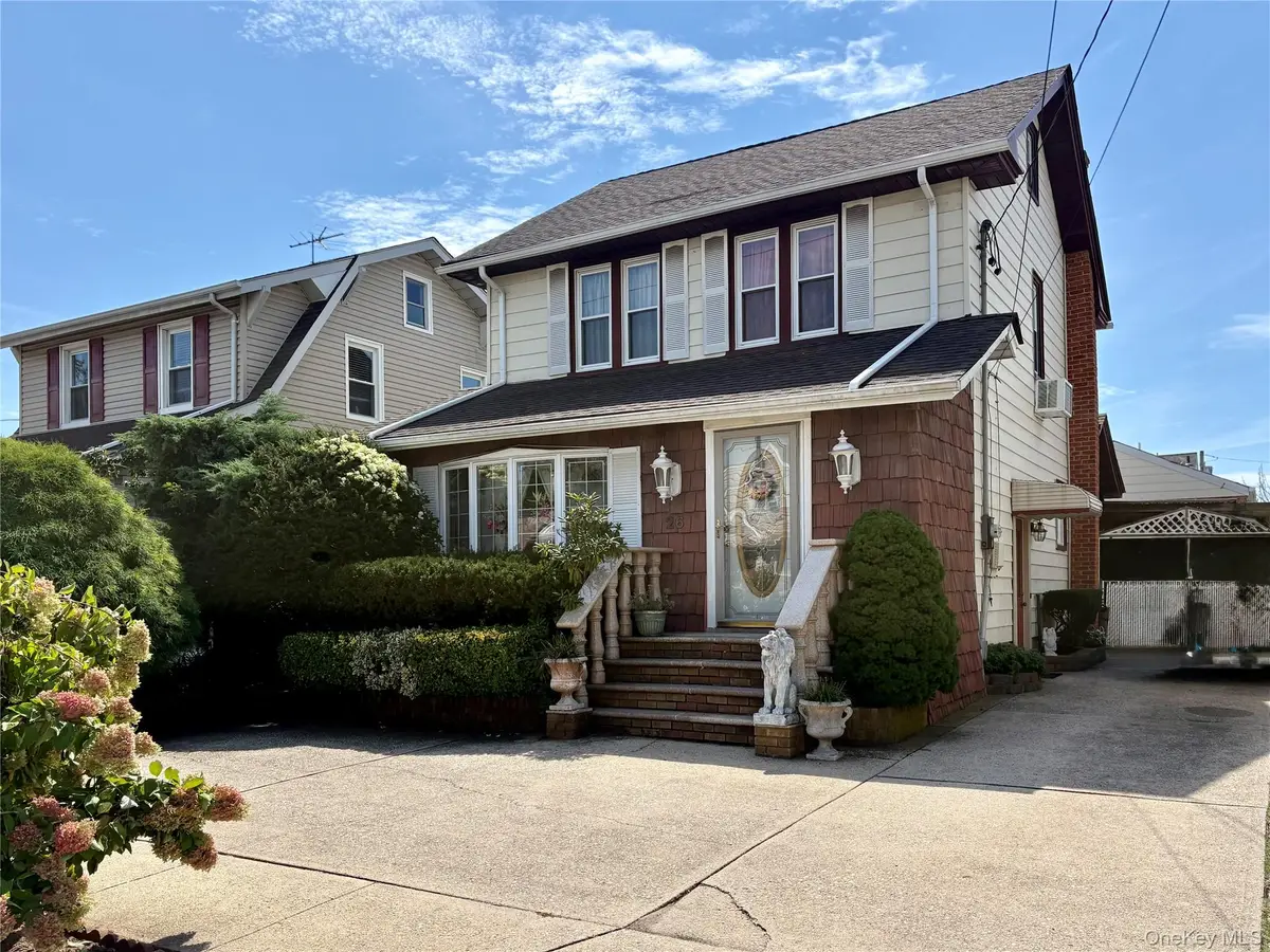 26 E Oxford Street, Valley Stream, NY 11580 - #1
