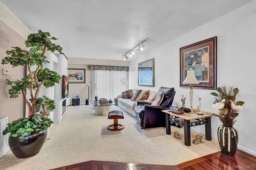 309 Mariners Way, Copiague, NY 11726 - #3
