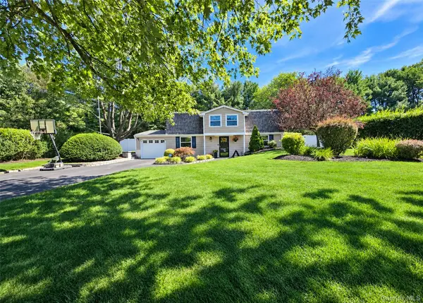 29 Ivy League Lane, Stony Brook, NY 11790