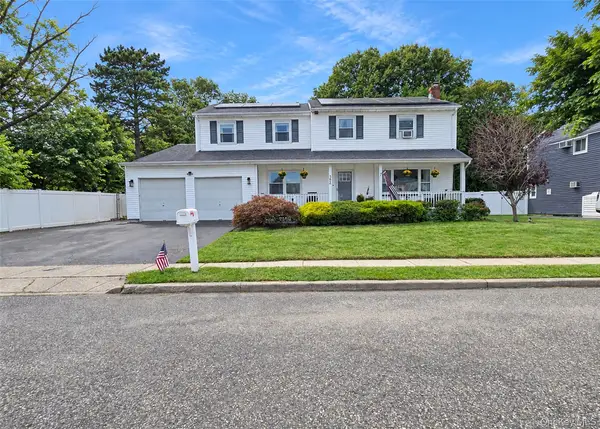362 Singingwood Drive, Holbrook, NY 11741