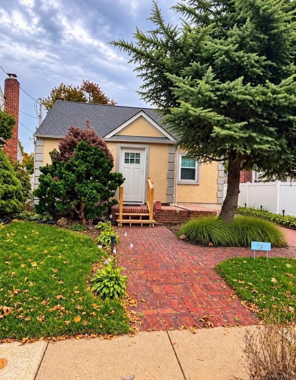 18 Grand Street, Elmont, NY 11003 - #1