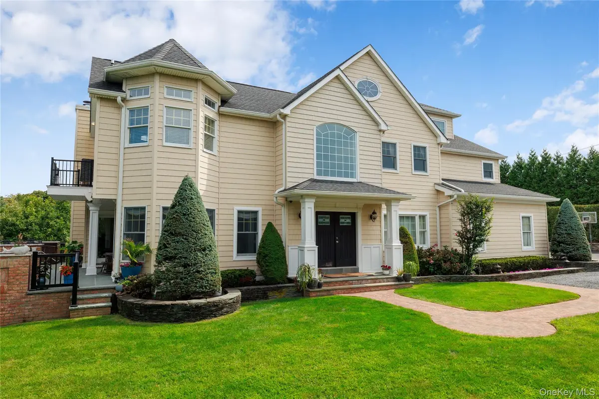 547 Shore Drive, Oakdale, NY 11769 - #1