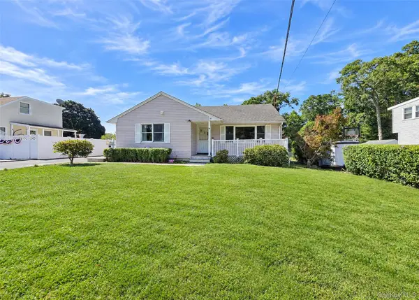 80 Carroll Avenue, Ronkonkoma, NY 11779