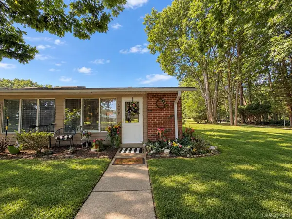190 Ventry Court #F, Ridge, NY 11961