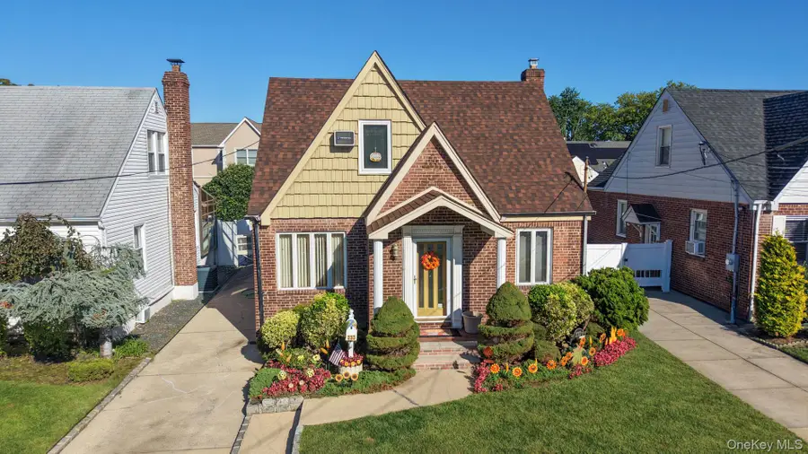 233 Cleveland Street, Franklin Square, NY 11010 - #2