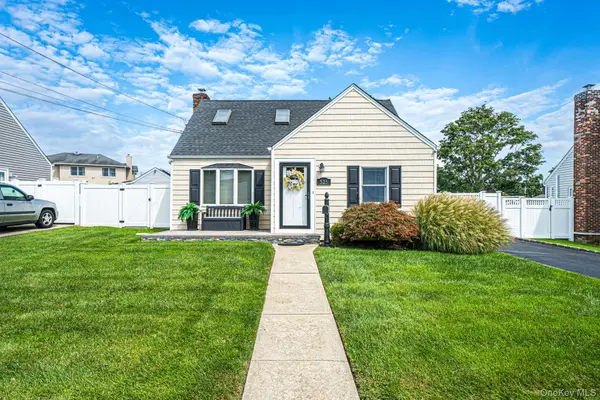 525 Secatogue Avenue, Farmingdale, NY 11735