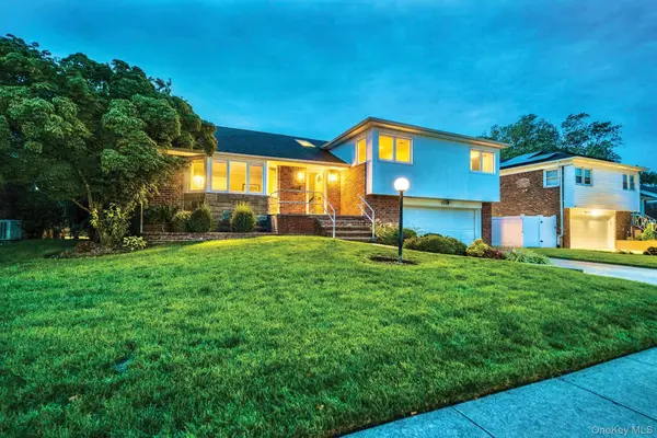 1499 Eric Lane, East Meadow, NY 11554