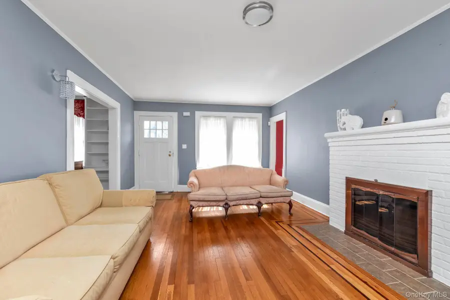 238 Burtis Avenue, Rockville Centre, NY 11570 - #2
