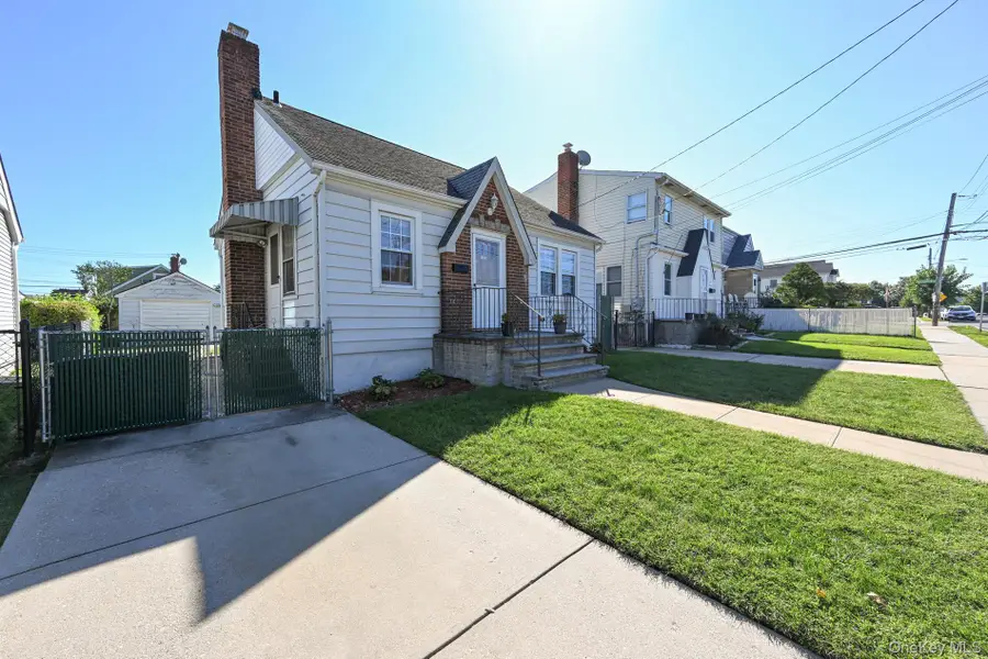 1087 Esther Street, Franklin Square, NY 11010 - #2