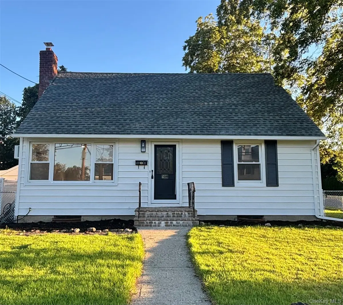 108 Dorset Avenue, Albertson, NY 11507 - #1