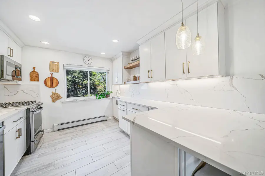 105 Prime Avenue #F4, Huntington, NY 11743 - #3
